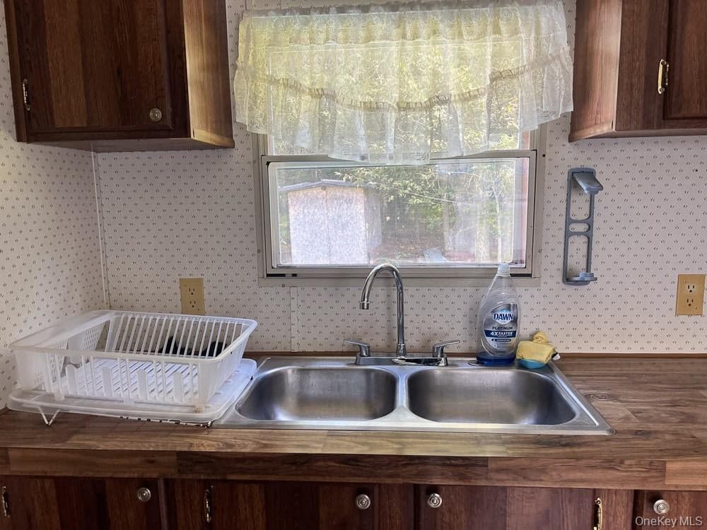 184 Seeman Road thumbnail 18