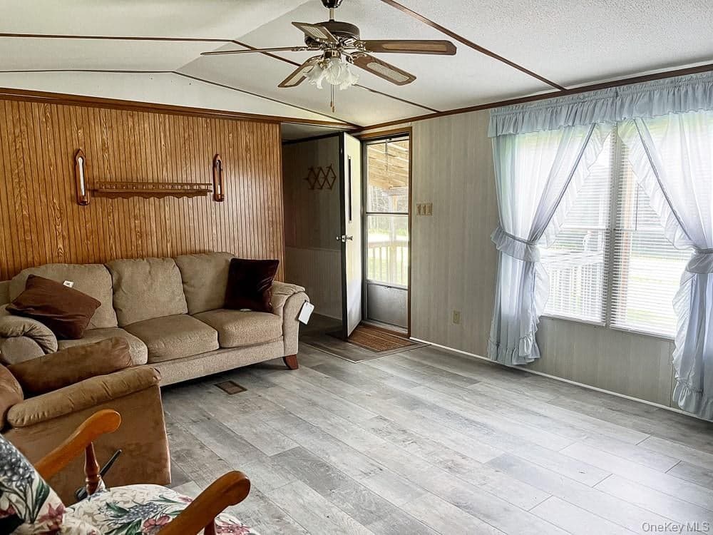 184 Seeman Road thumbnail 6