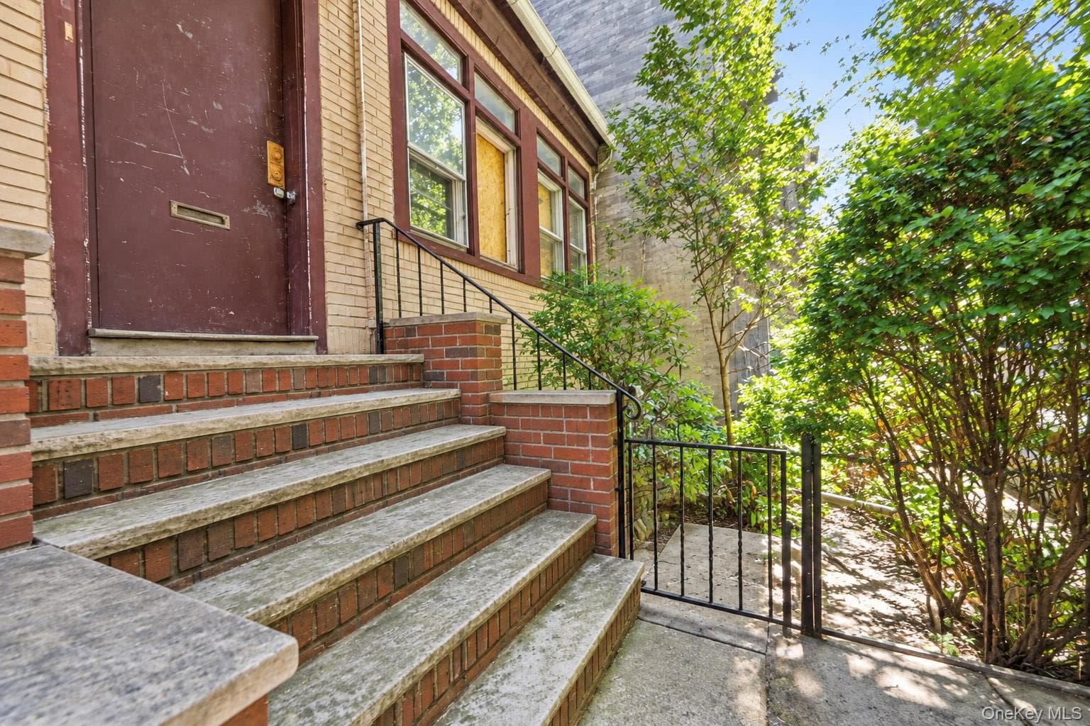 2140 Mapes Avenue thumbnail 3