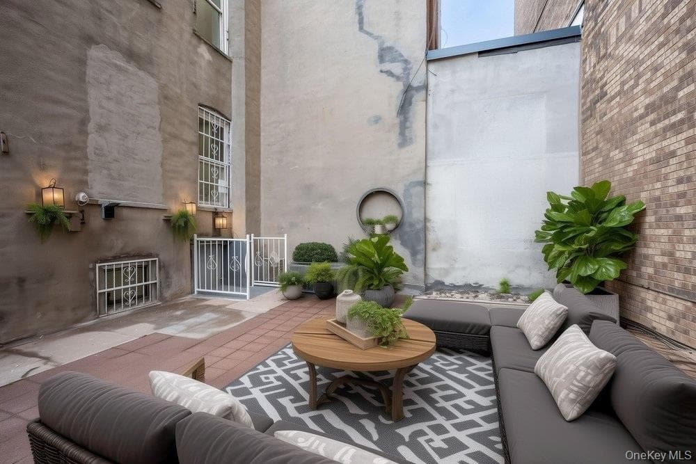 639 Watkins Street thumbnail 10