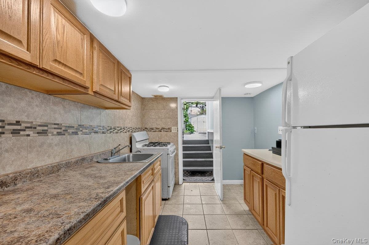 255 Cochran Place thumbnail 9