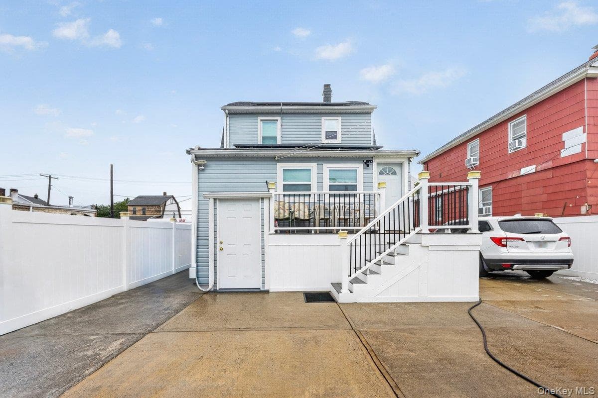255 Cochran Place thumbnail 4