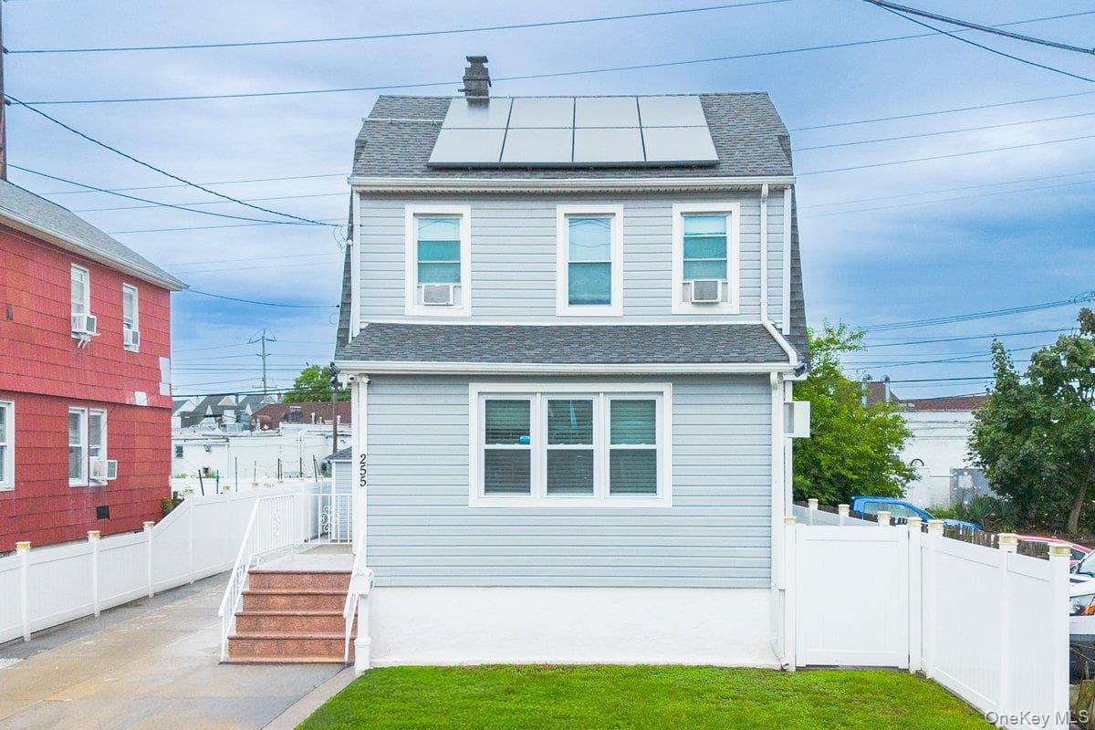 255 Cochran Place, Valley Stream