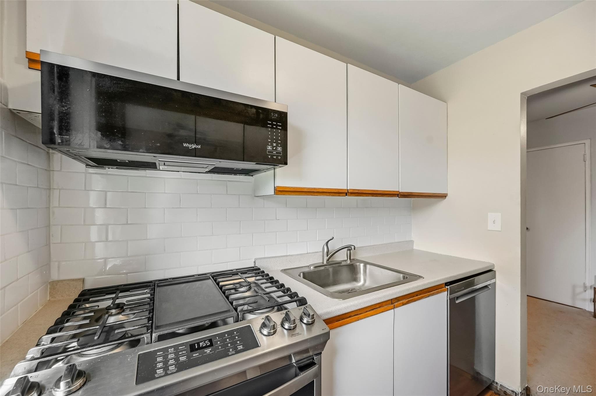 5 Oakdale Manor Unit: B20 thumbnail 9