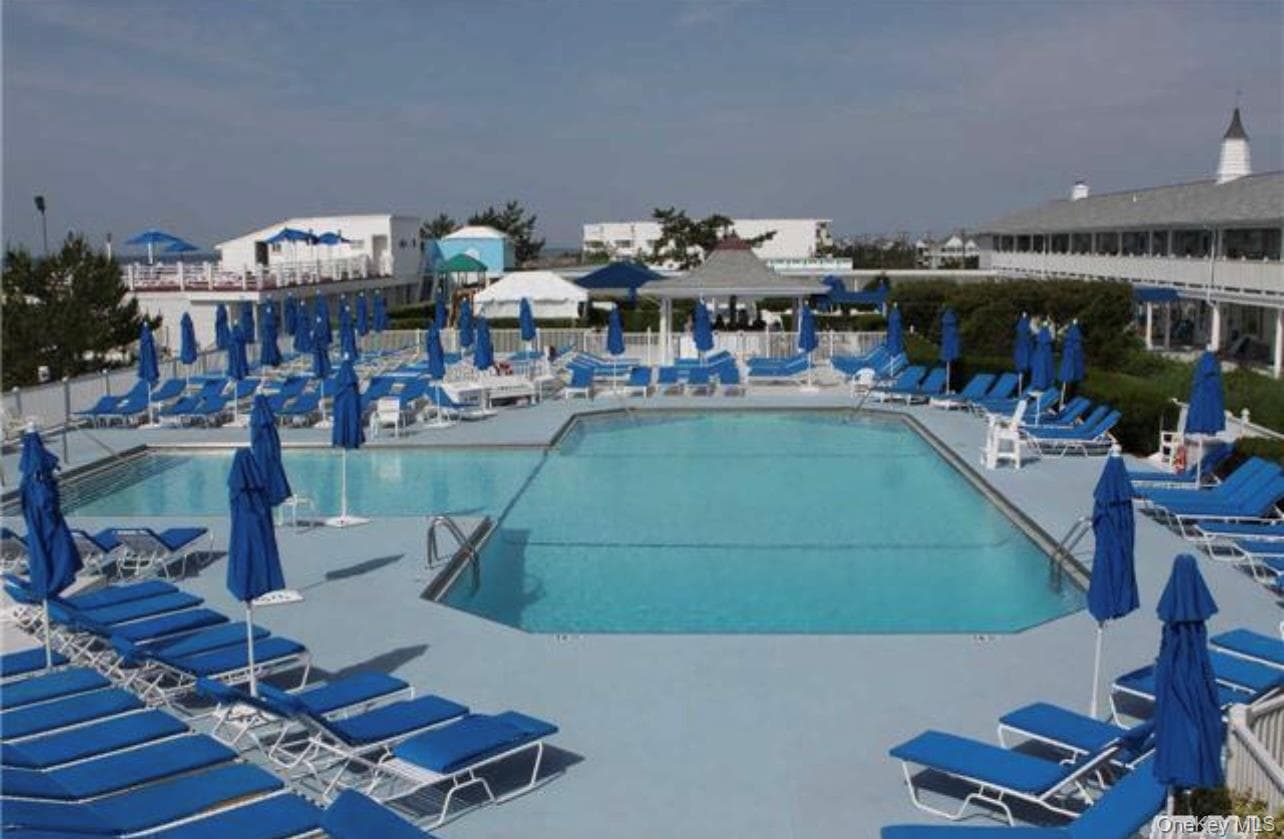 231 Dune Road Unit: 905 thumbnail 16