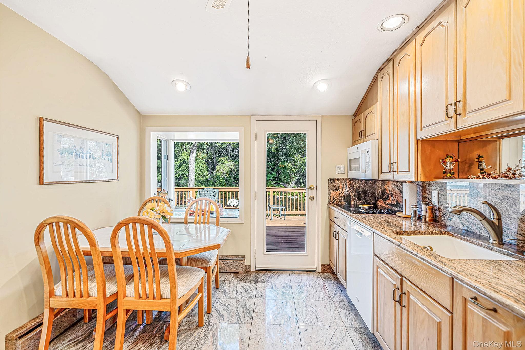 251 Manhasset Street thumbnail 9