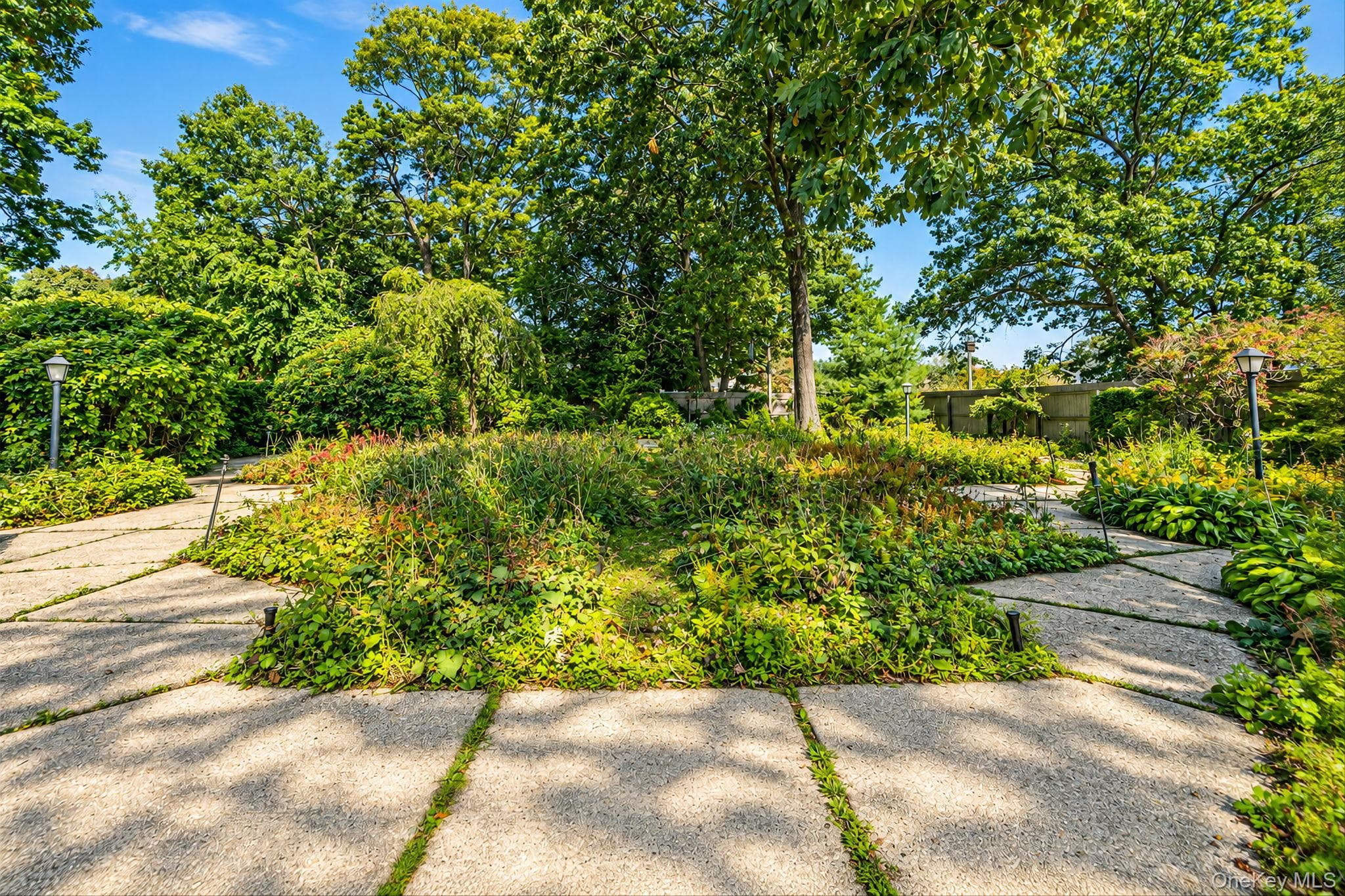 251 Manhasset Street thumbnail 31