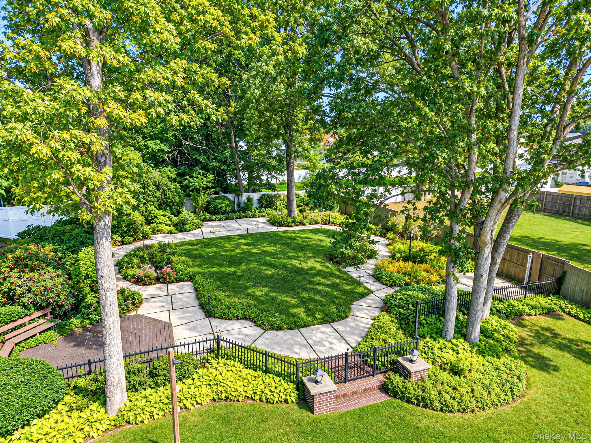 251 Manhasset Street thumbnail 38
