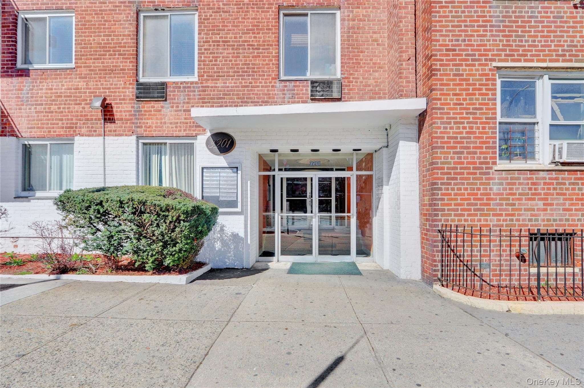 3201 Grand Concourse Unit: 4M thumbnail 3