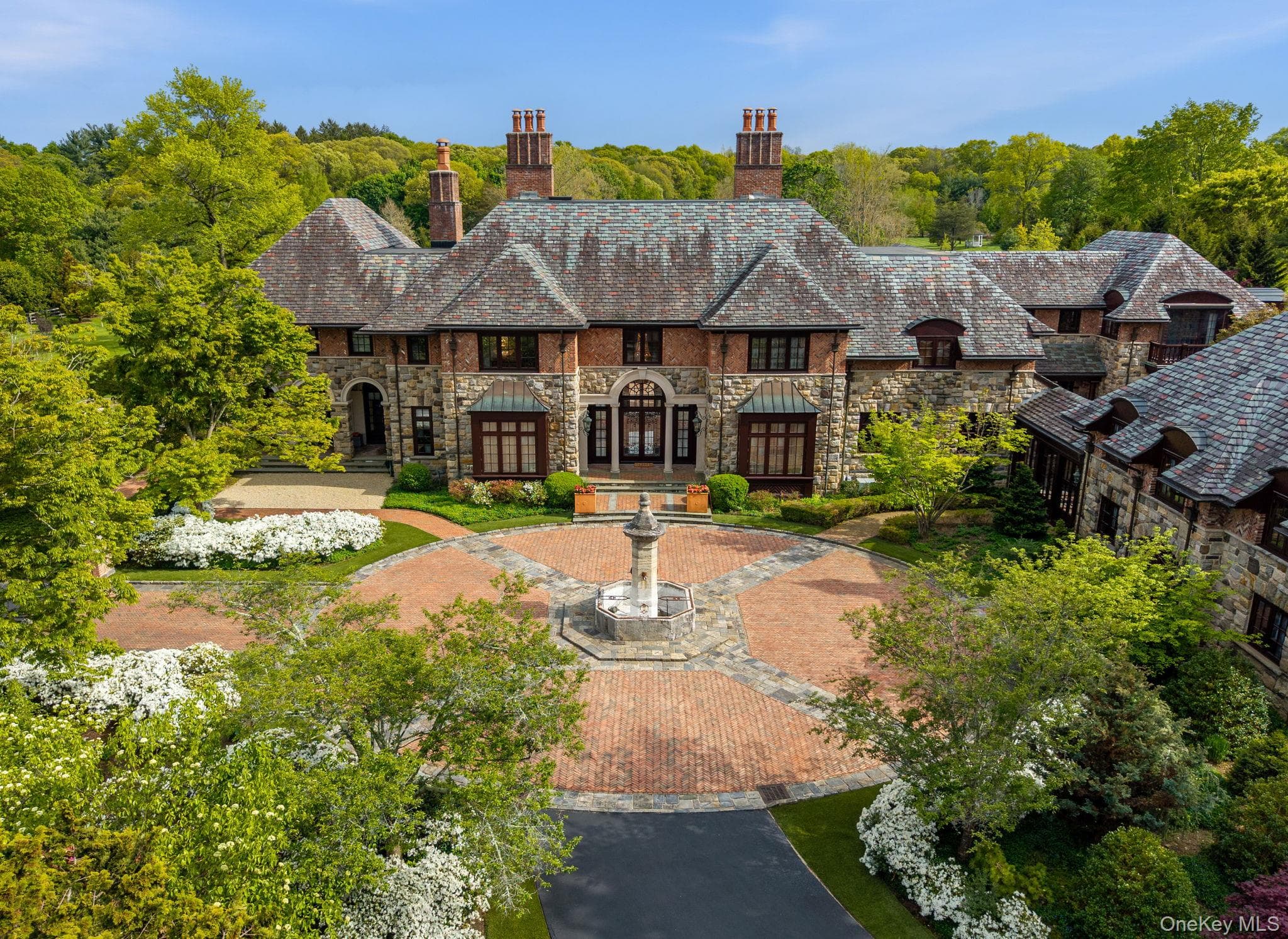 1 Applewood Estate thumbnail 2
