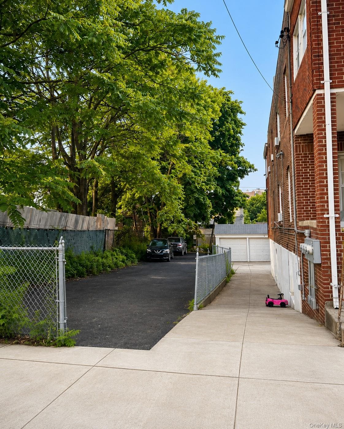 854 E 229th Street thumbnail 10