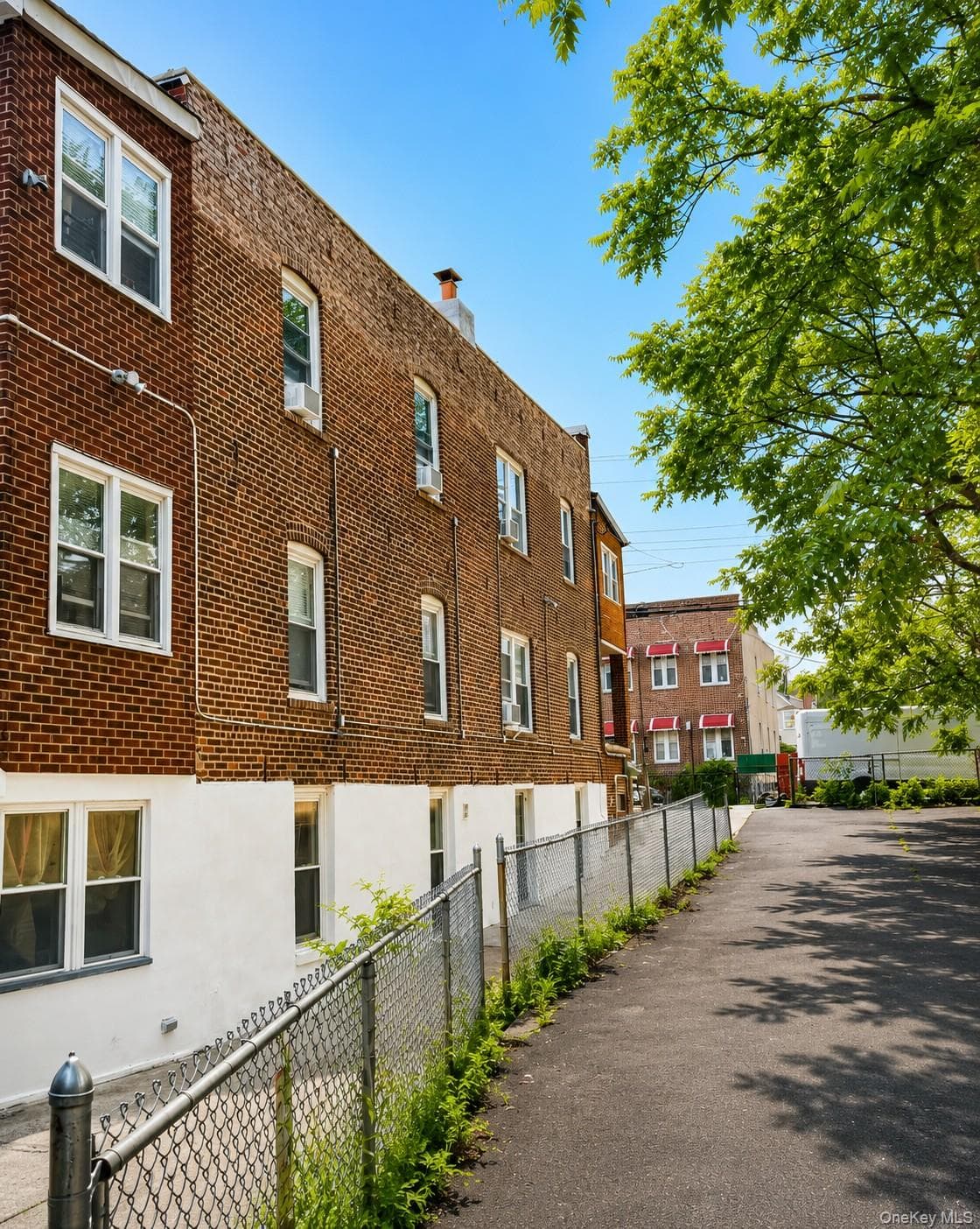 854 E 229th Street thumbnail 11