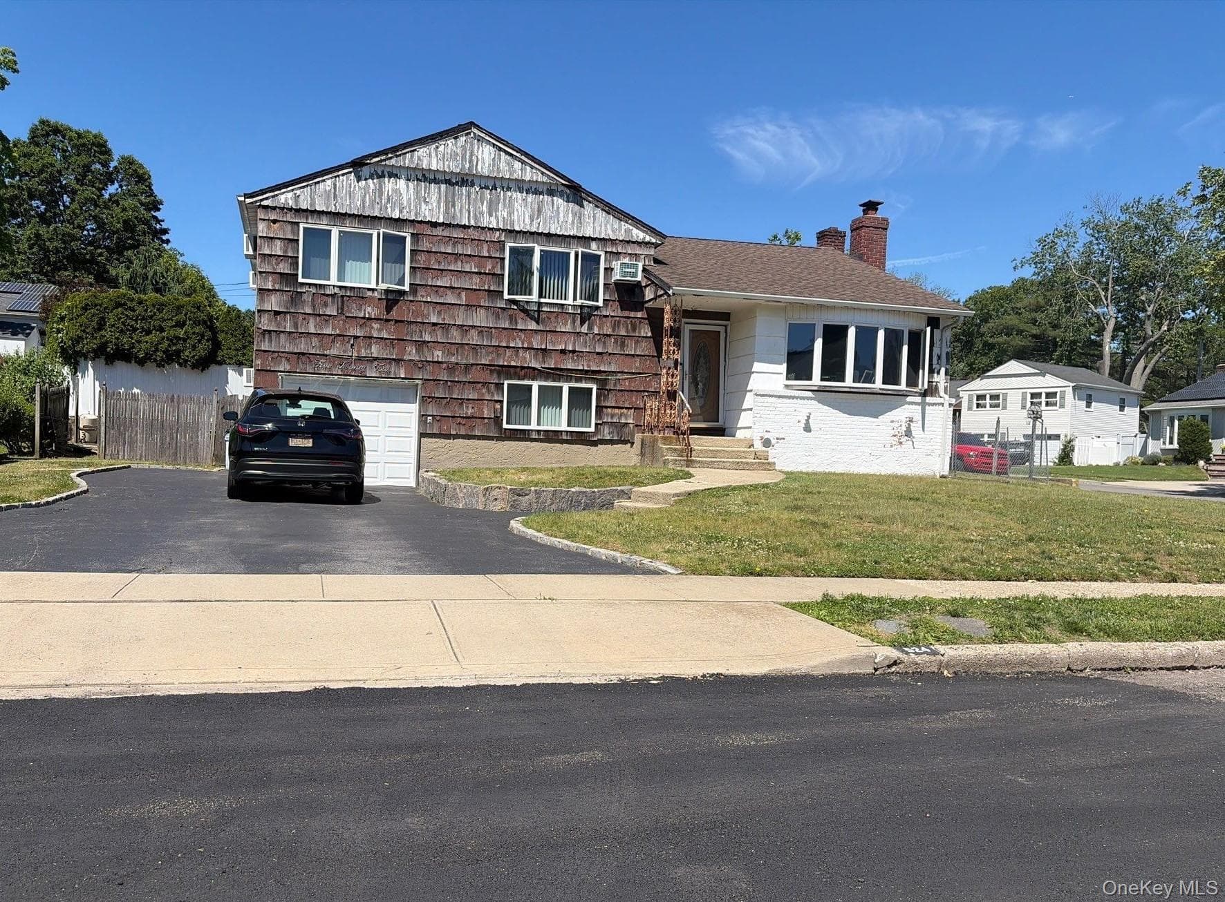 524 Pontiac Road, East Meadow