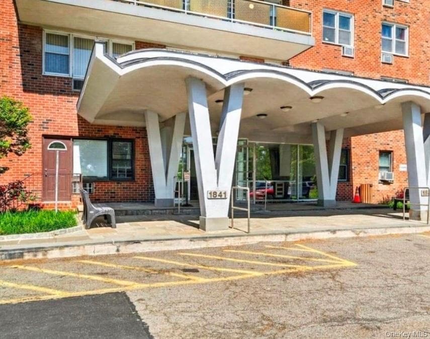 1841 Central Park Avenue Unit: 16J thumbnail 3