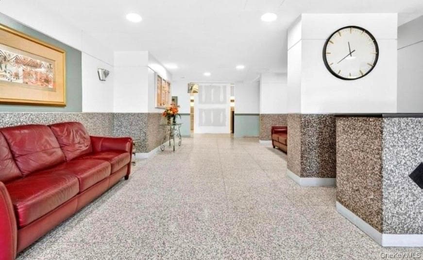 1841 Central Park Avenue Unit: 16J thumbnail 4