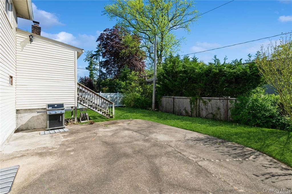 1040 Cedarhurst Street thumbnail 16