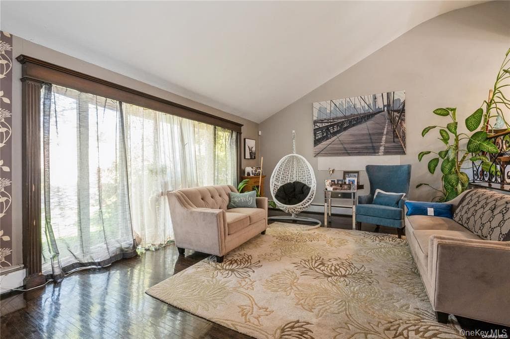 1040 Cedarhurst Street thumbnail 3