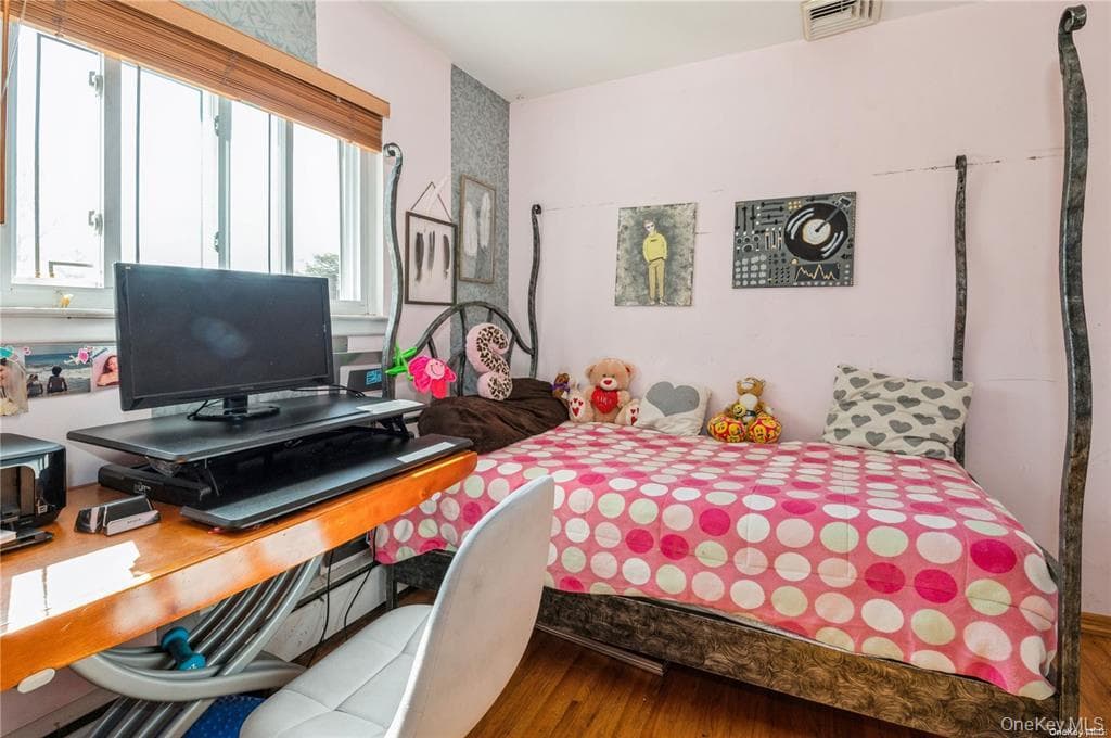 1040 Cedarhurst Street thumbnail 12
