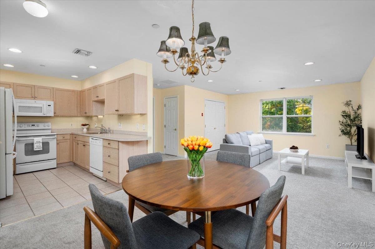 100 Woodcrest Lane Unit: 130, Mount Kisco