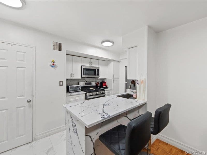 1910 S Pelham Parkway Unit: 3G thumbnail 10