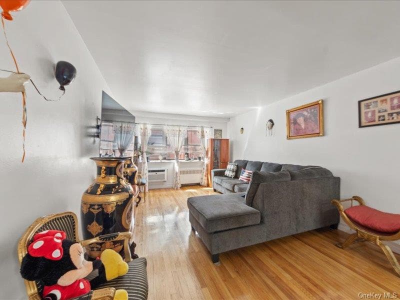 1910 S Pelham Parkway Unit: 3G thumbnail 4