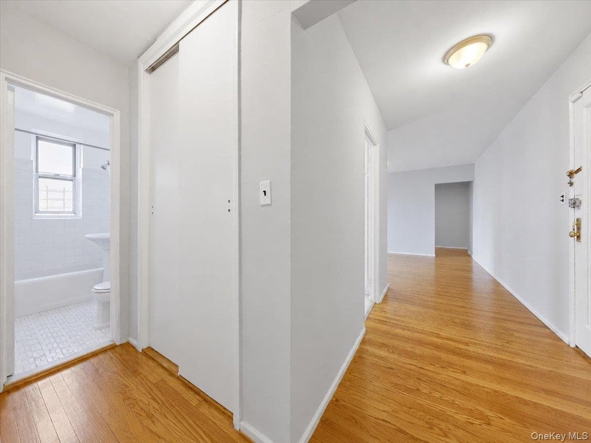 2630 Kingsbridge Terrace Unit: 3A thumbnail 8