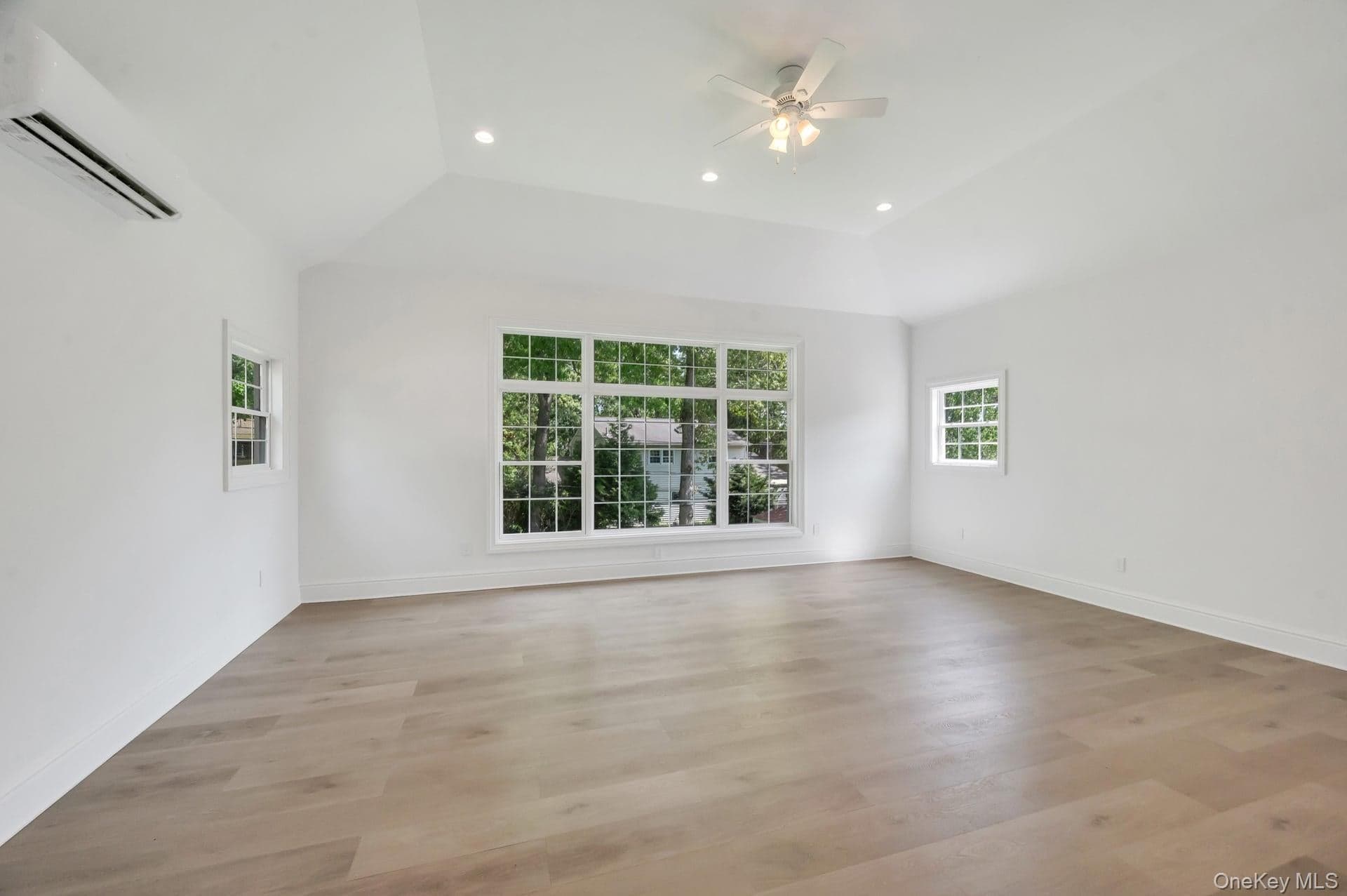 11 Amboy Lane thumbnail 43