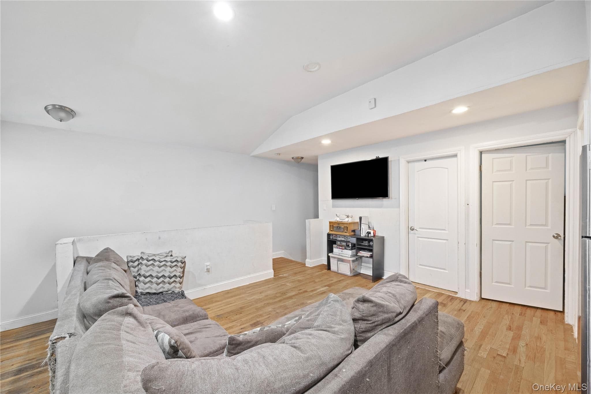 2611 Decatur Avenue thumbnail 3