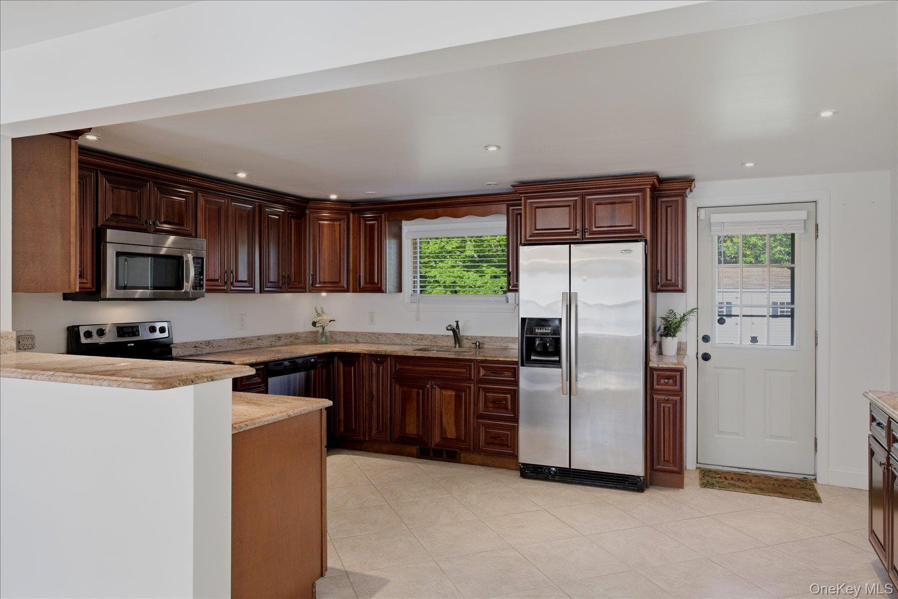 498 Miller Place Road thumbnail 11