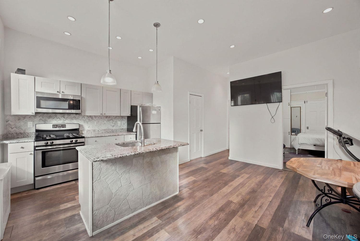 243 Woodbine Street thumbnail 4