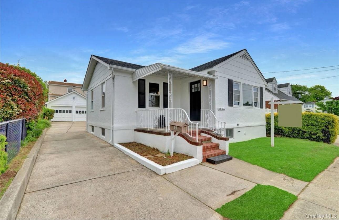 57 Catherine Avenue, Franklin Square