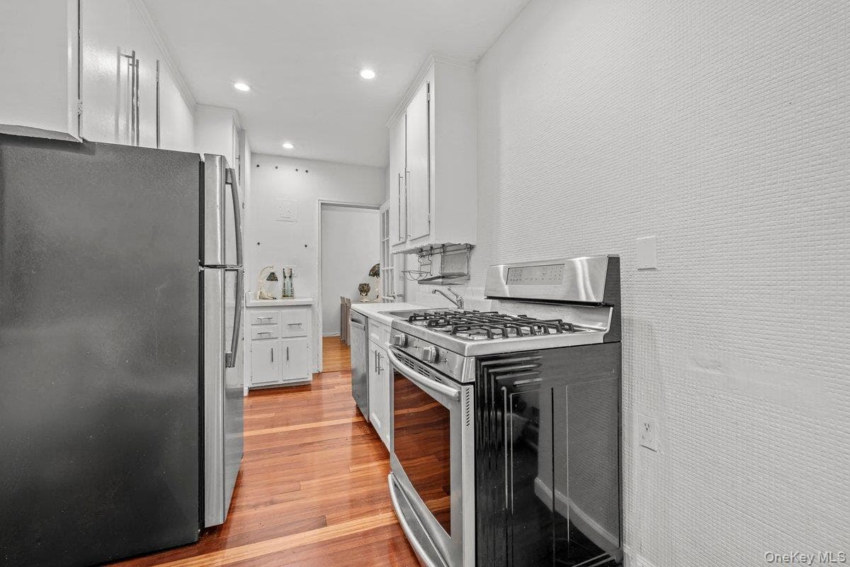 517 Riverdale Avenue Unit: 4D thumbnail 4