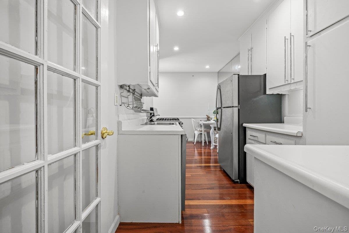 517 Riverdale Avenue Unit: 4D thumbnail 3