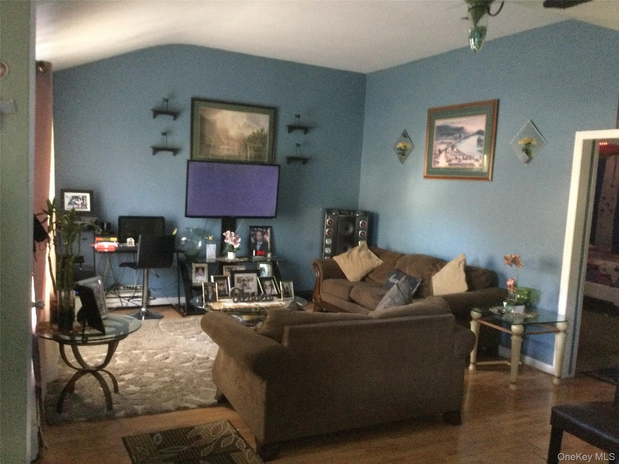 438 Mayflower Avenue thumbnail 2