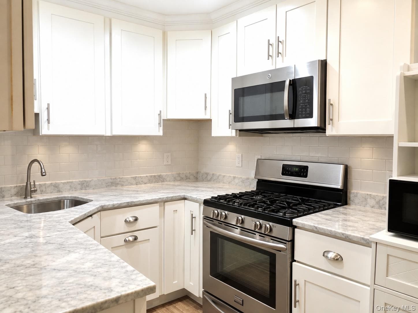 212 Beekman Avenue thumbnail 11