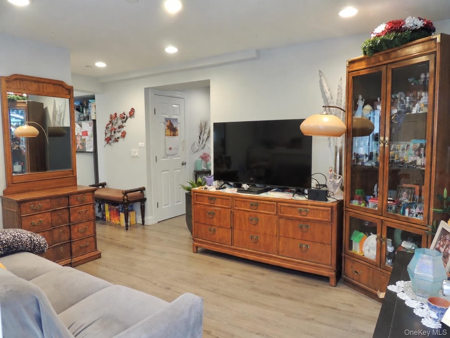 212 Beekman Avenue thumbnail 15