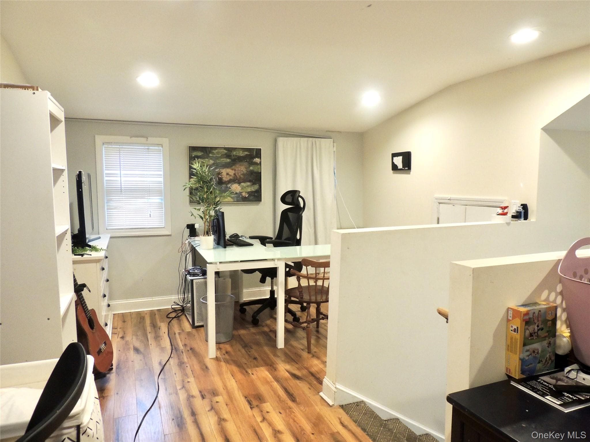 212 Beekman Avenue thumbnail 3