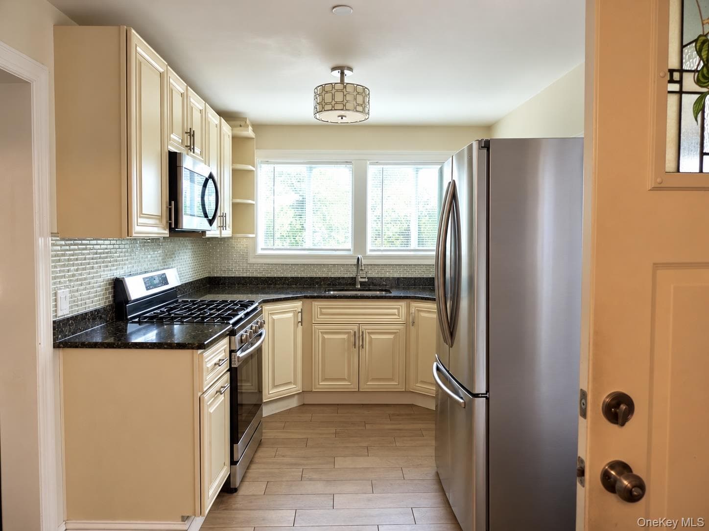 212 Beekman Avenue thumbnail 8