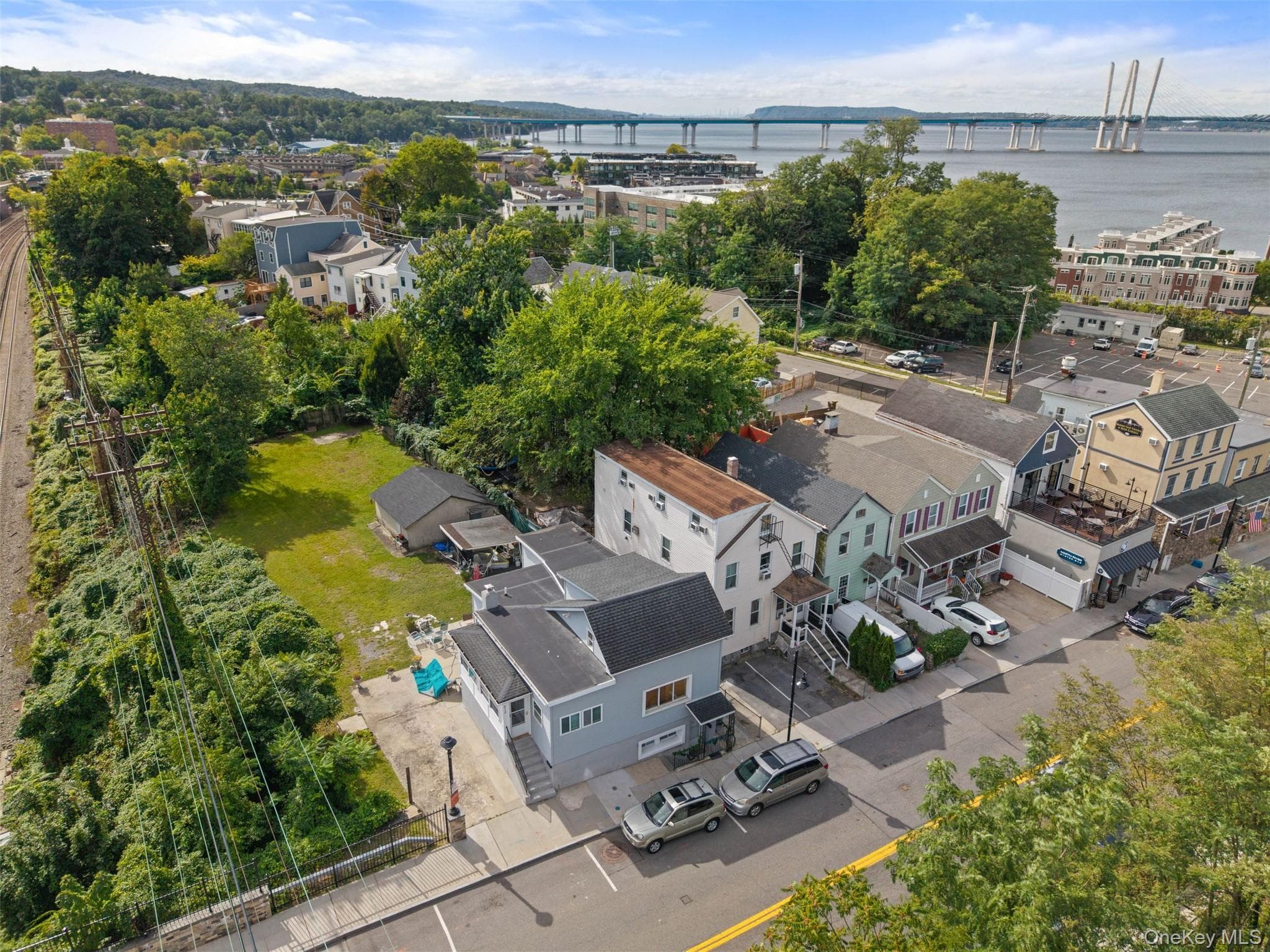 212 Beekman Avenue thumbnail 16