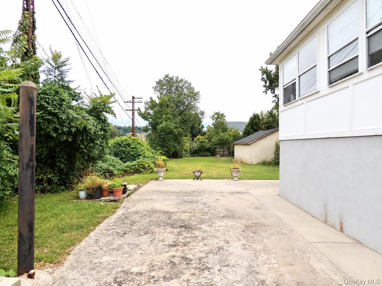 212 Beekman Avenue thumbnail 24