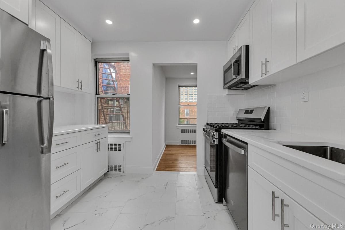 65-35 Yellowstone . Boulevard Unit: 6F, Forest Hills