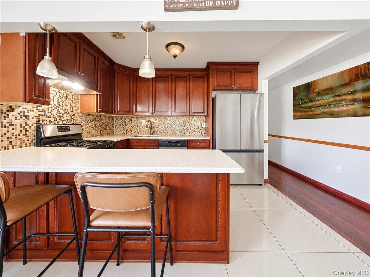 1027 E 231st Street thumbnail 17