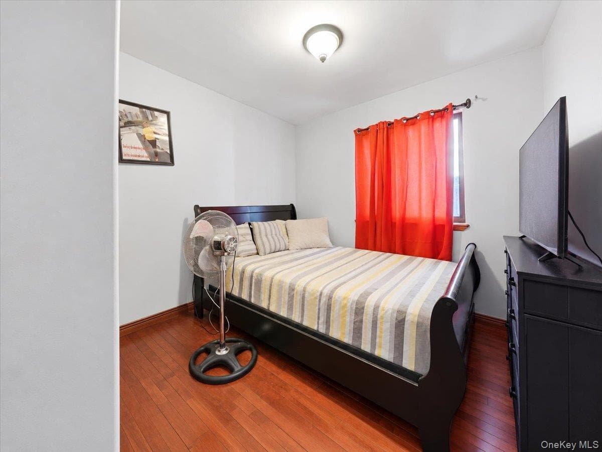 1027 E 231st Street thumbnail 5