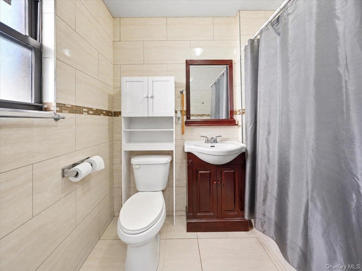1027 E 231st Street thumbnail 3