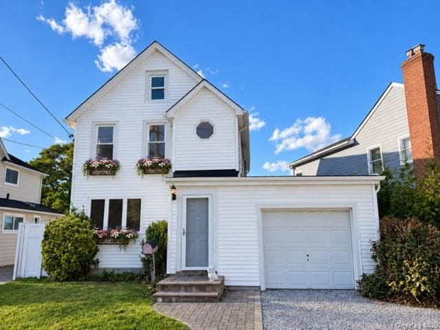 19 Waverly Avenue, East Rockaway