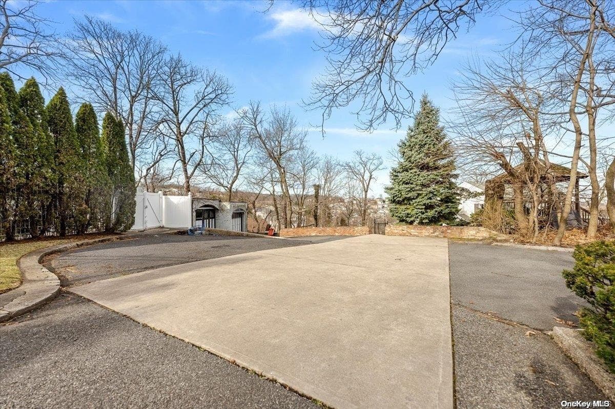 45 East Loop Road Rd thumbnail 32