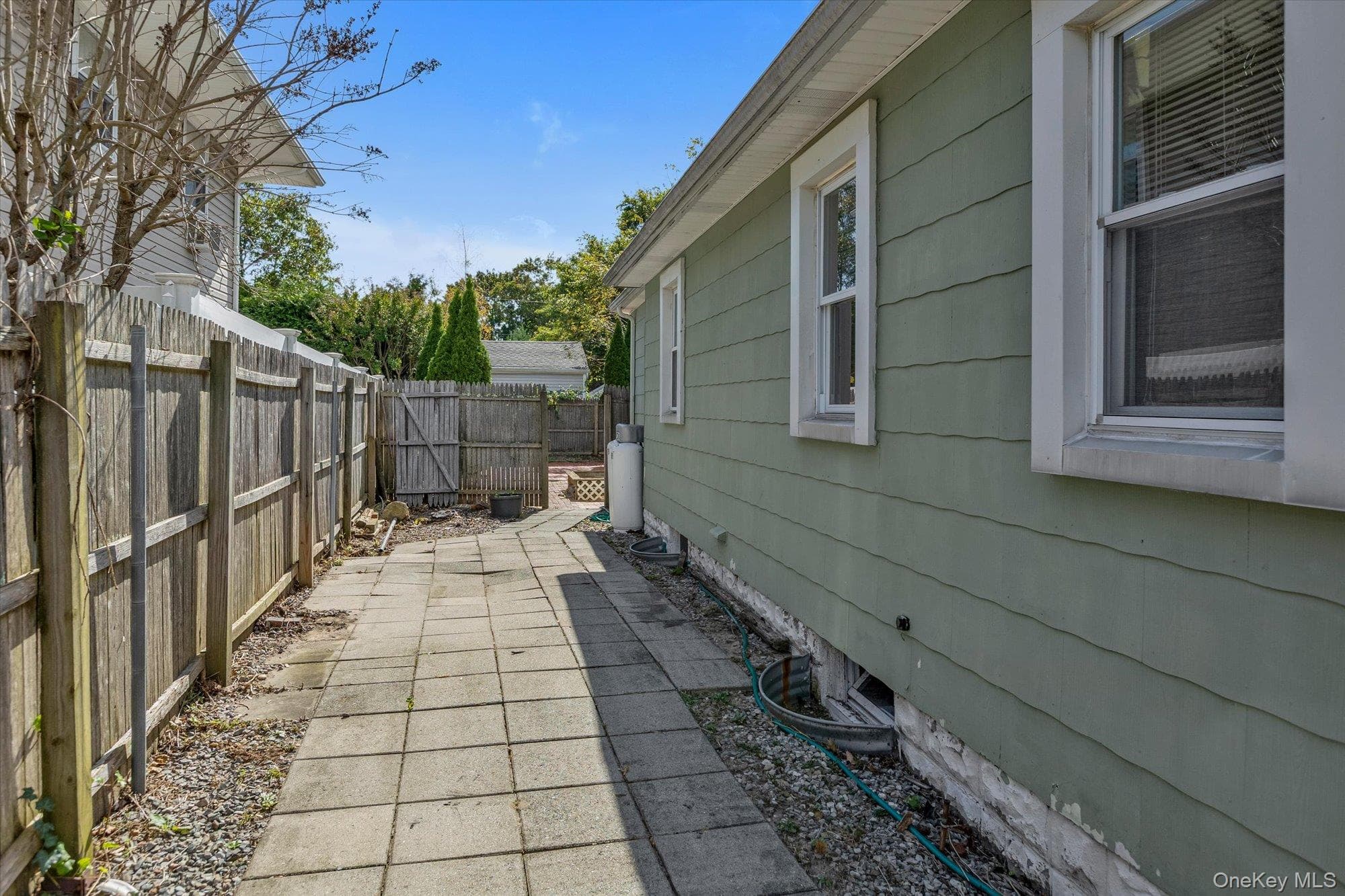 8 Rockne Street thumbnail 18