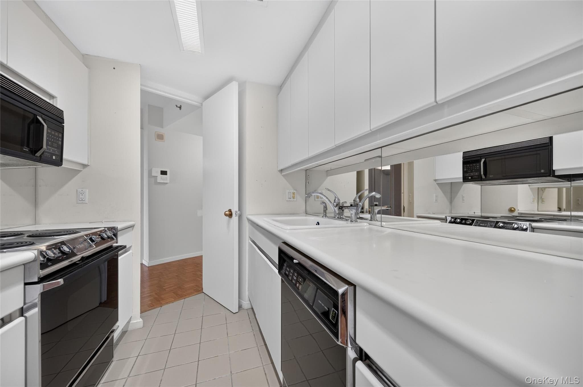 111 Cherry Vallley Avenue Unit: 408W thumbnail 8