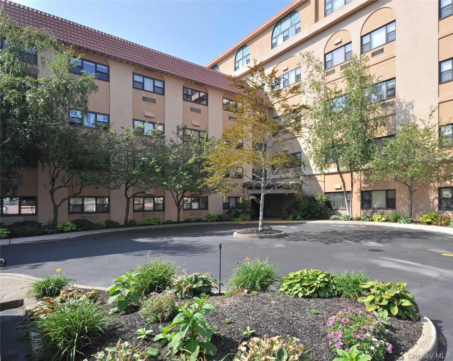 185 W Park Avenue Unit: 200 thumbnail 2