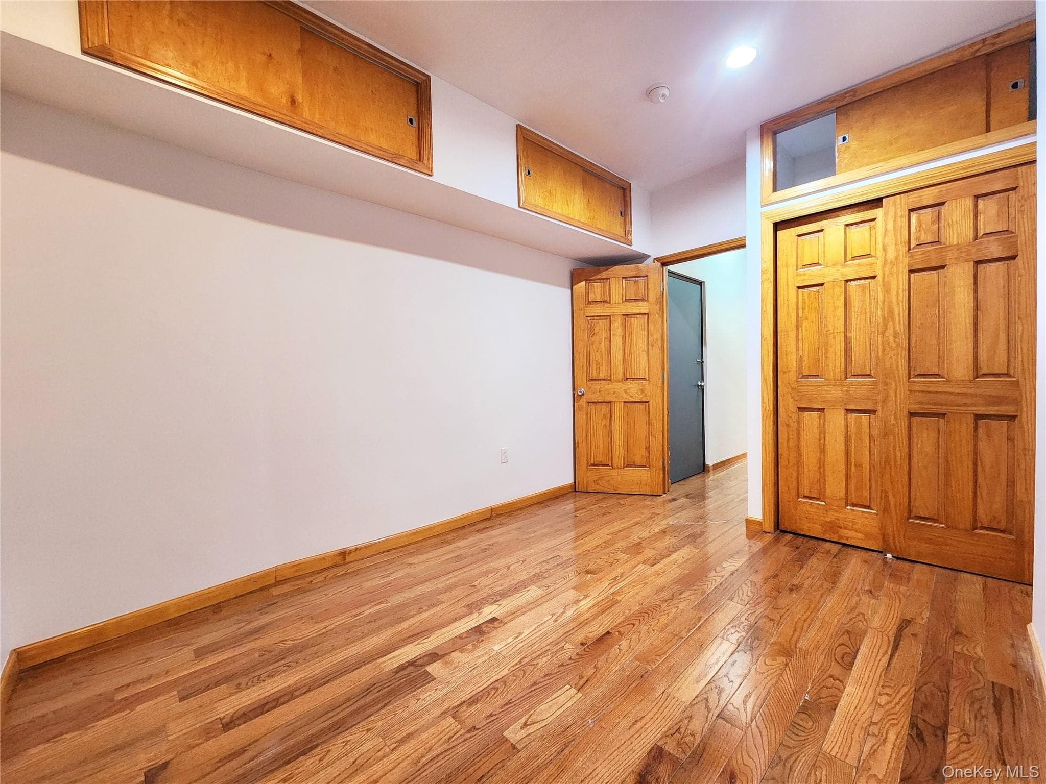 654 Seneca Avenue thumbnail 14